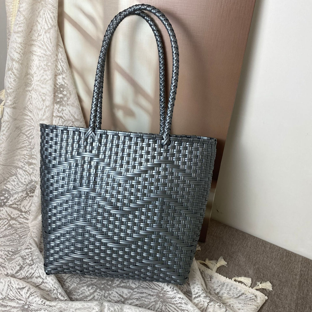 Hand-knotted tote bag with modern wave pattern Kalsten