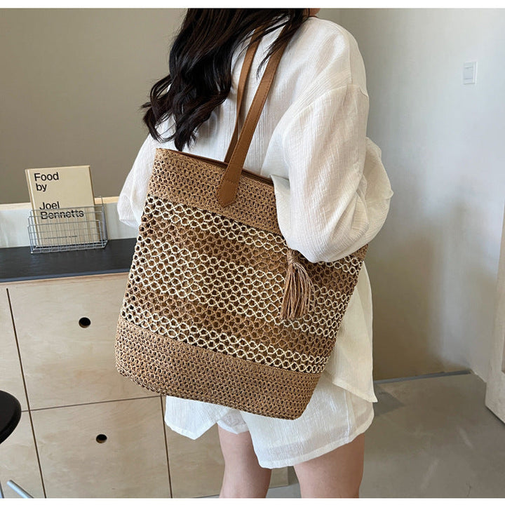 Fashionable straw tote bag with leather accents Kalsten