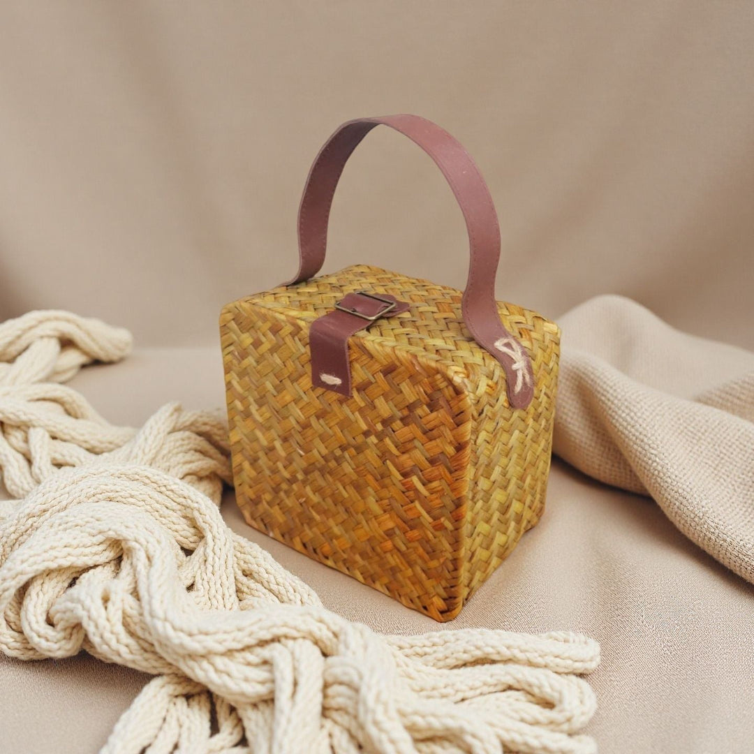 Women's handwoven basket with leather handle Kalsten