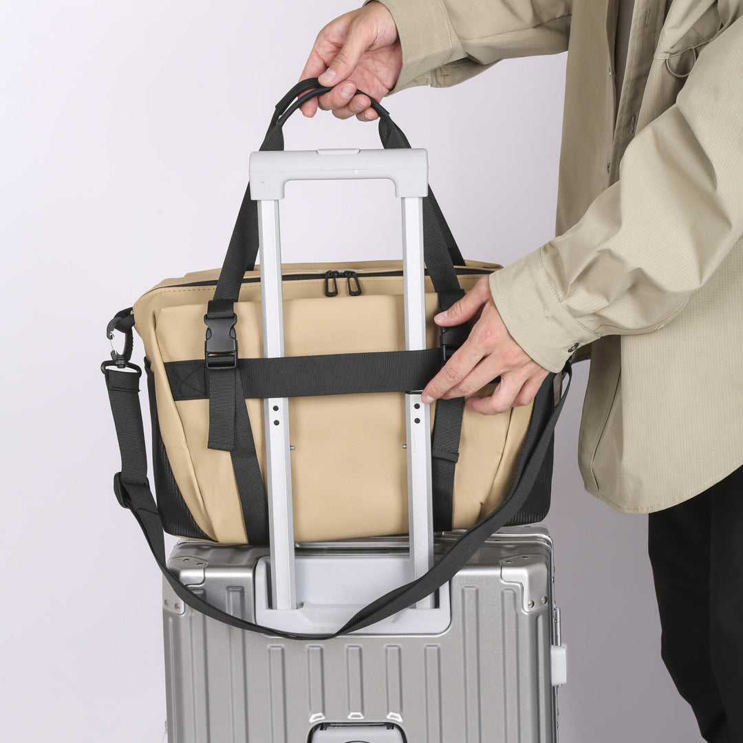 Sporty shoulder bag with innovative carrying system Kalsten