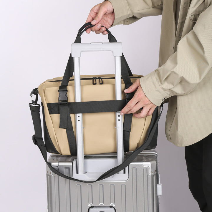 Sporty shoulder bag with innovative carrying system Kalsten