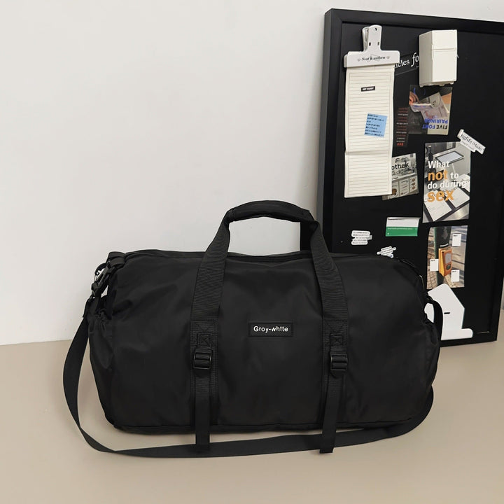 Sporty travel bag with adjustable shoulder strap and sturdy carrying handle Kalsten