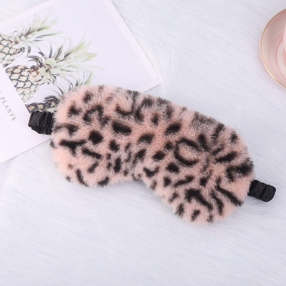 Women's cuddly faux fur sleep mask with heart-embossed surface and gathered comfort band Kalsten