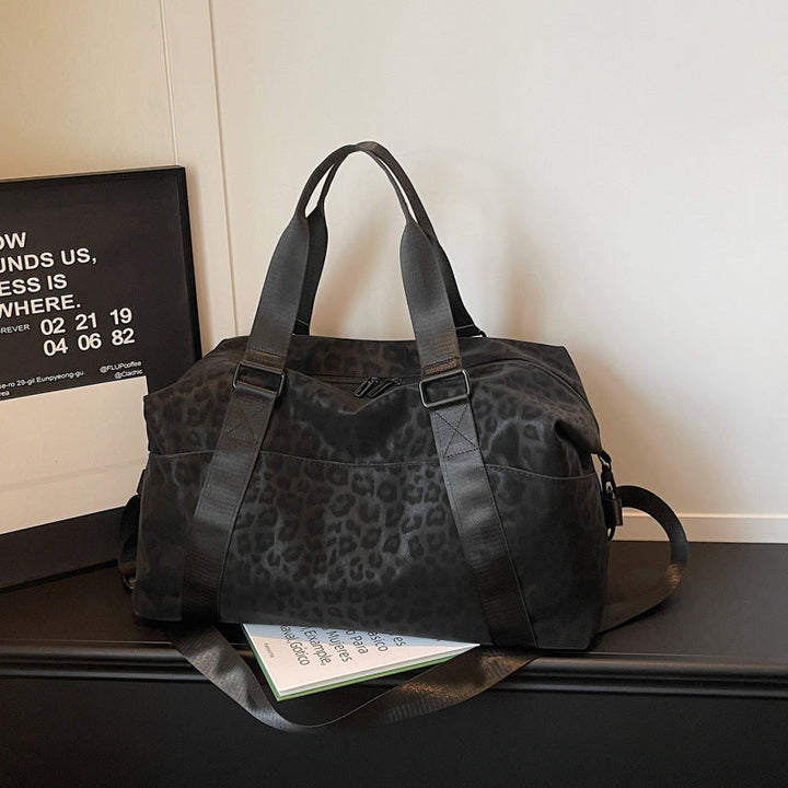 Sporty travel bag with structured upper material Kalsten