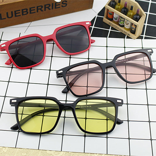Women's modern square sunglasses with minimalist frame structure Kalsten
