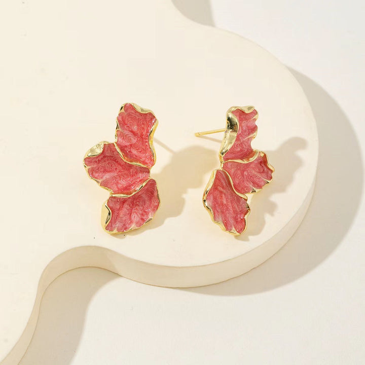 Fashionable earrings with feminine leaf design Kalsten