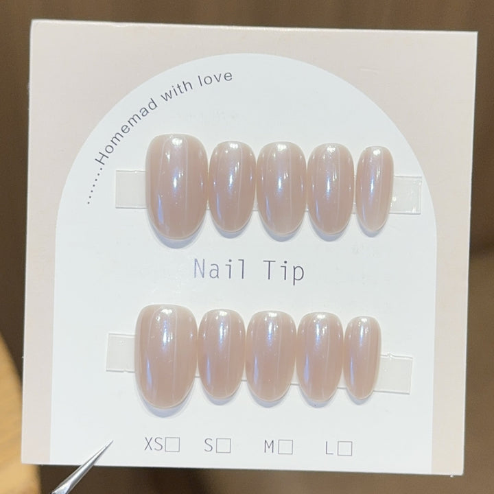 Artificial nails in a timeless elegant design Kalsten