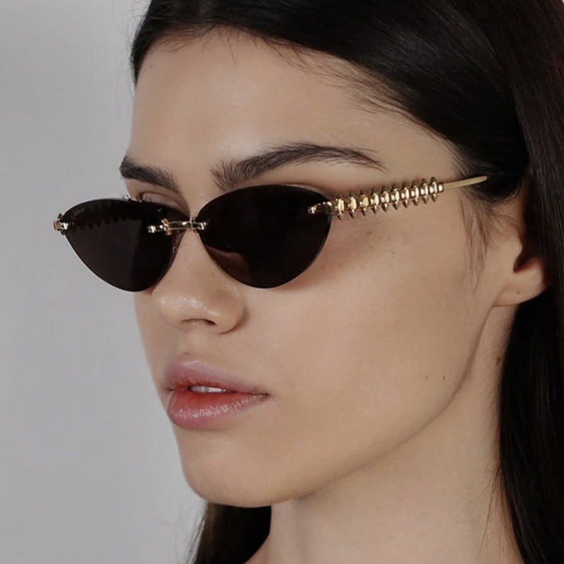 Women's sunglasses in modern, geometric design with stylish metal frame and UV protection Kalsten