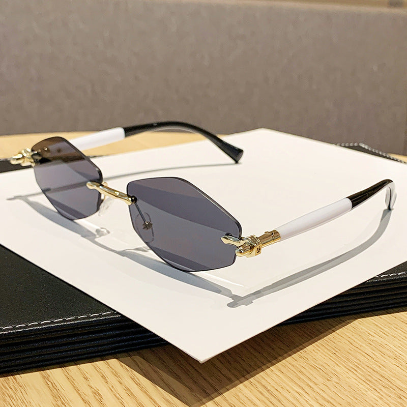 Women's futuristic sunglasses with oversized rectangular frame Kalsten