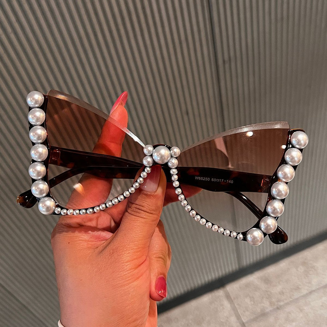 Women striking sunglasses with pearl decoration Kalsten