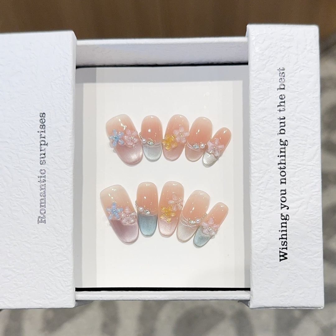 Romantic artificial nails with floral accents Kalsten