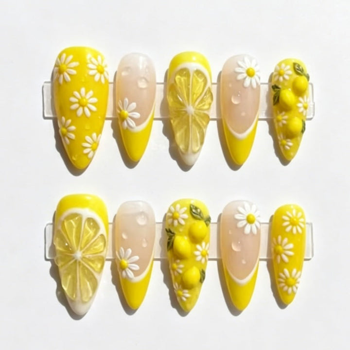 Floral Patterned Press-On Nail Set Kalsten