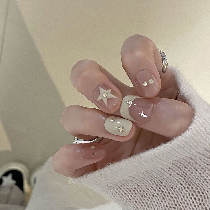 Artificial nails with elegant glitter accents Kalsten