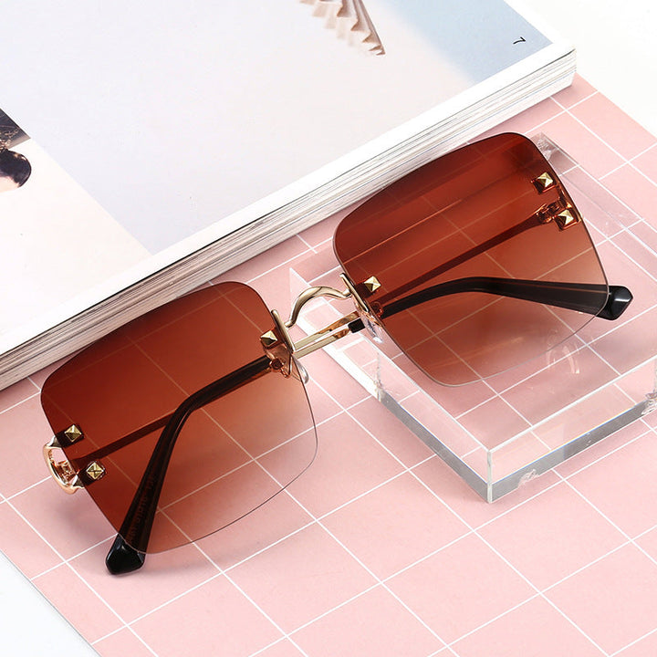 Women square sunglasses with an elegant metal frame and sturdy lenses Kalsten