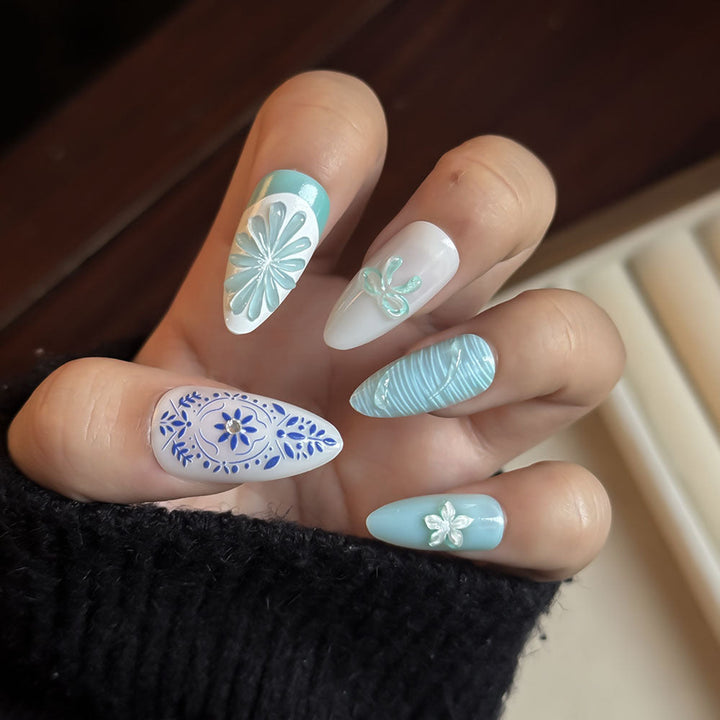 Elegant Floral-Design Press-On Nail Set Kalsten