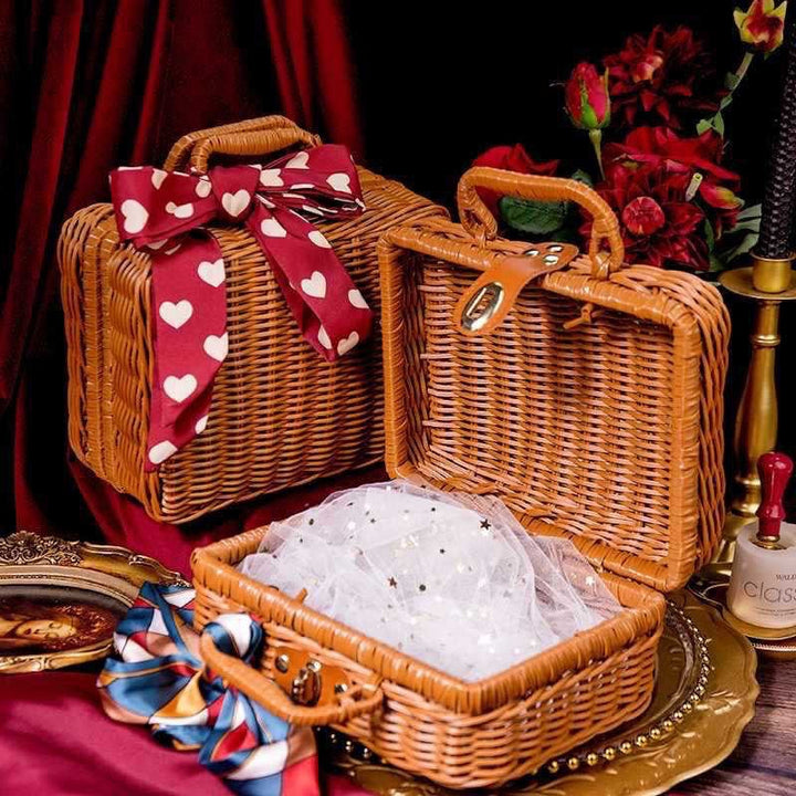 Ladies Stylish Rat Box with Practical Handles Kalsten
