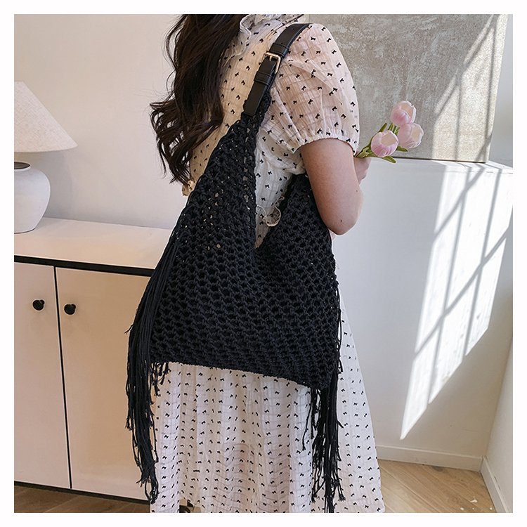 Macrame Hobo Bag with Fringes and Robust Design Kalsten