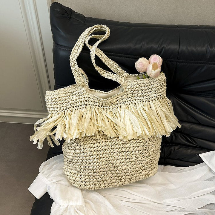 Charming Bast handbag with decorative fringes Kalsten