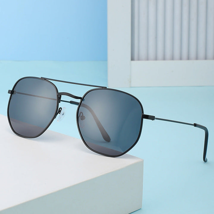 Ladies sunglasses with oval frame and protective gradient lens Kalsten
