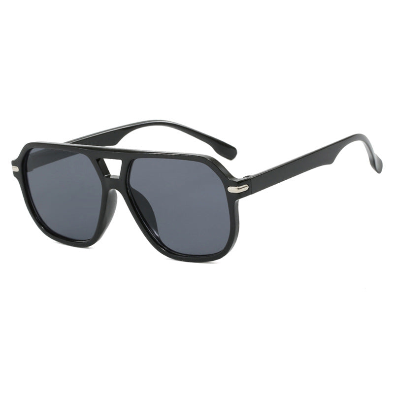 Women's fashionable sunglasses with protective UV filter and stylish lenses Kalsten