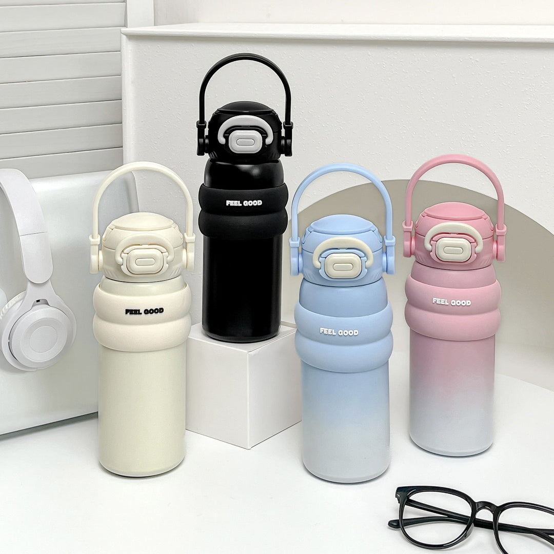 Insulated drinking bottle with innovative closure mechanism Kalsten