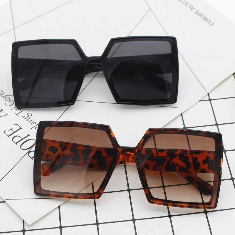 Women's Fashion Oversized Sunglasses with Angular Design Kalsten