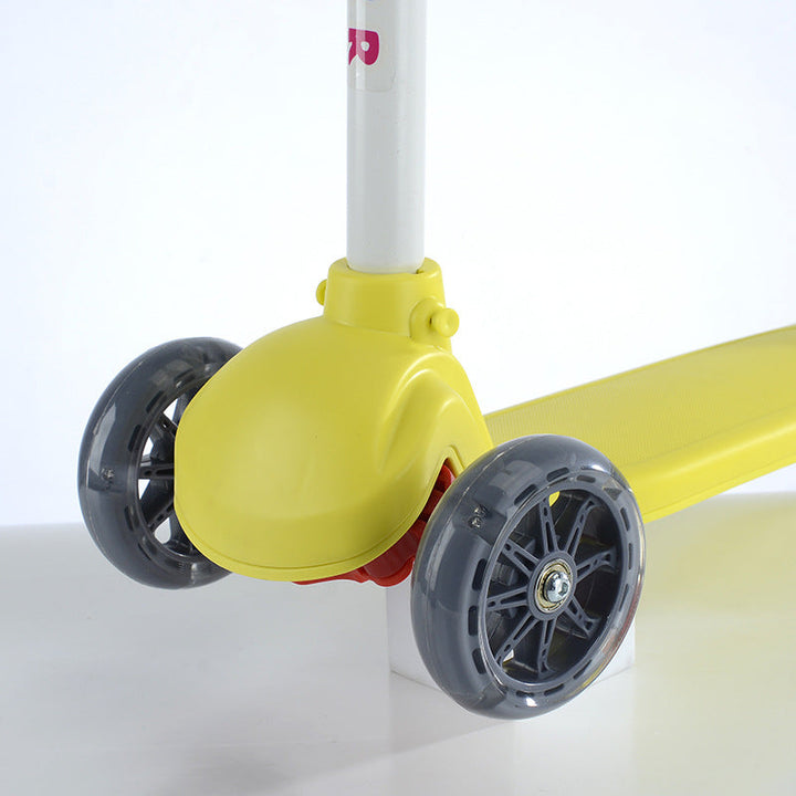 Sturdy Three-Wheeled Kick Scooter Kalsten