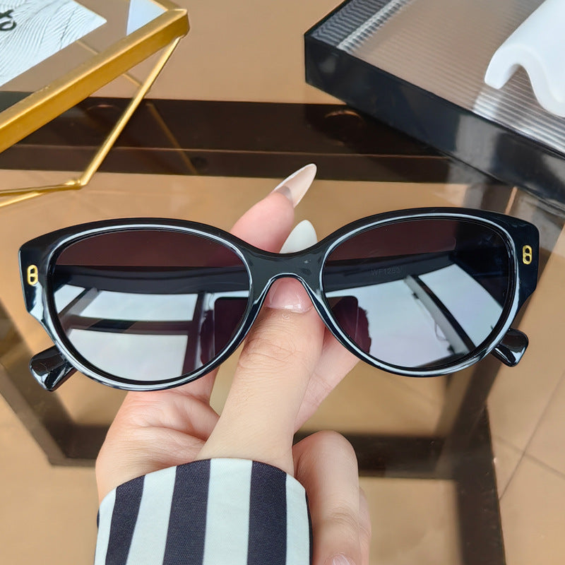 Ladies Cat-Eye Sunglasses with Modern Plastic Frame Kalsten