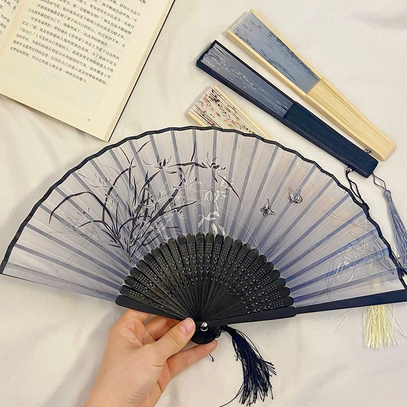 Handcrafted fan with elegant design Kalsten