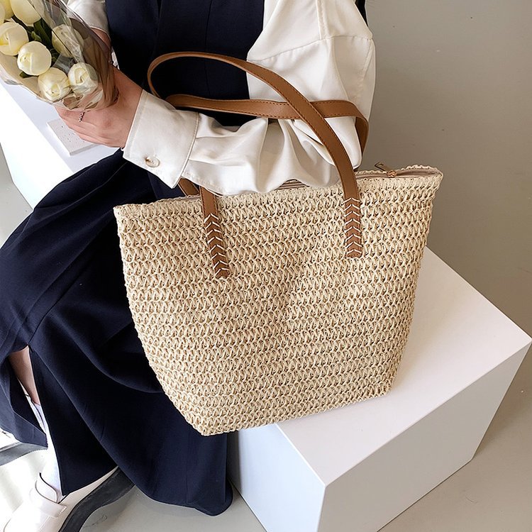 Handbag Made Of Naturally Braided Material Kalsten