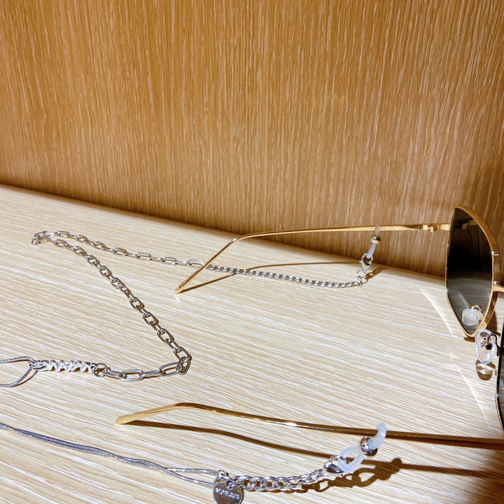 Fashionable sunglasses with luxurious chain strap Kalsten