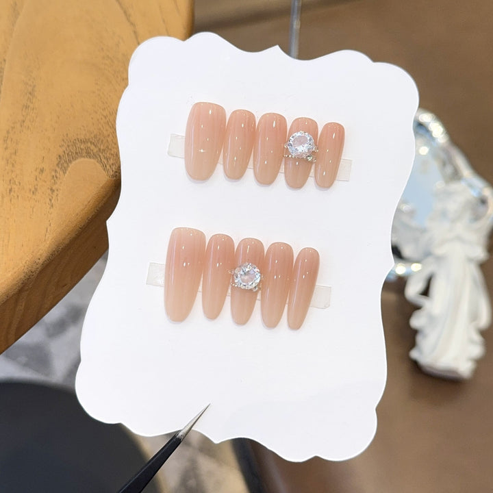 Artificial nails with stylish rhinestone detail Kalsten