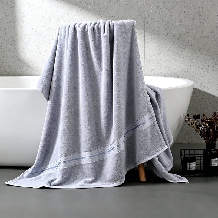 High-quality terry bath towel with elegant stripe detail Kalsten
