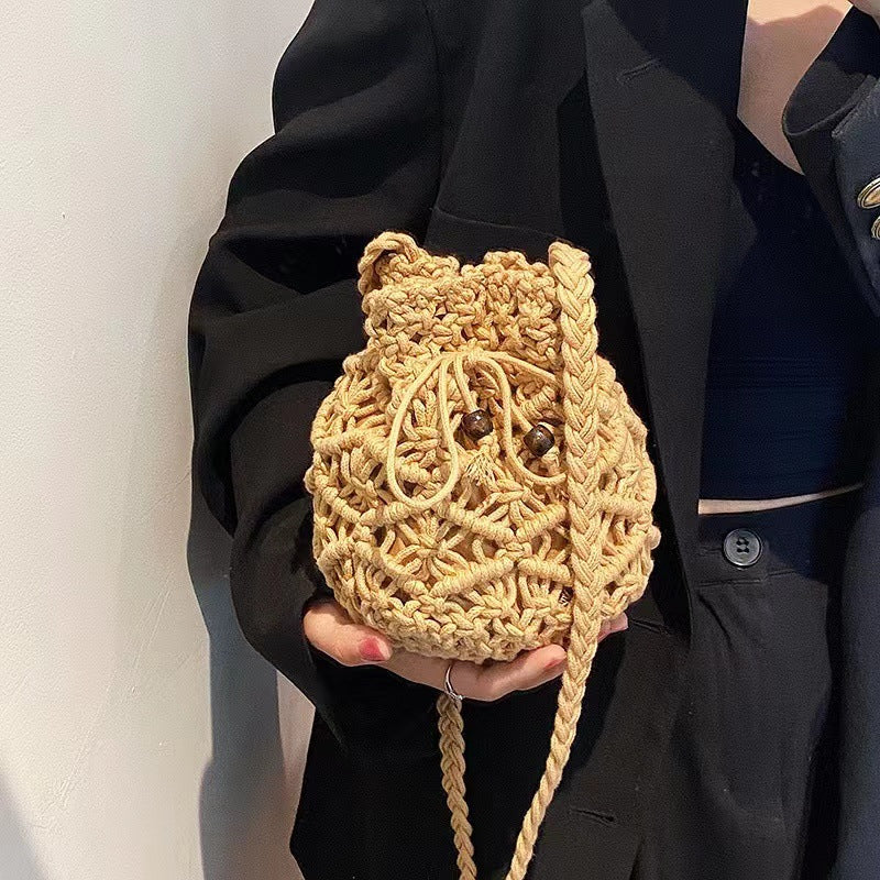 Hand-knotted shoulder bag in playful animal design Kalsten