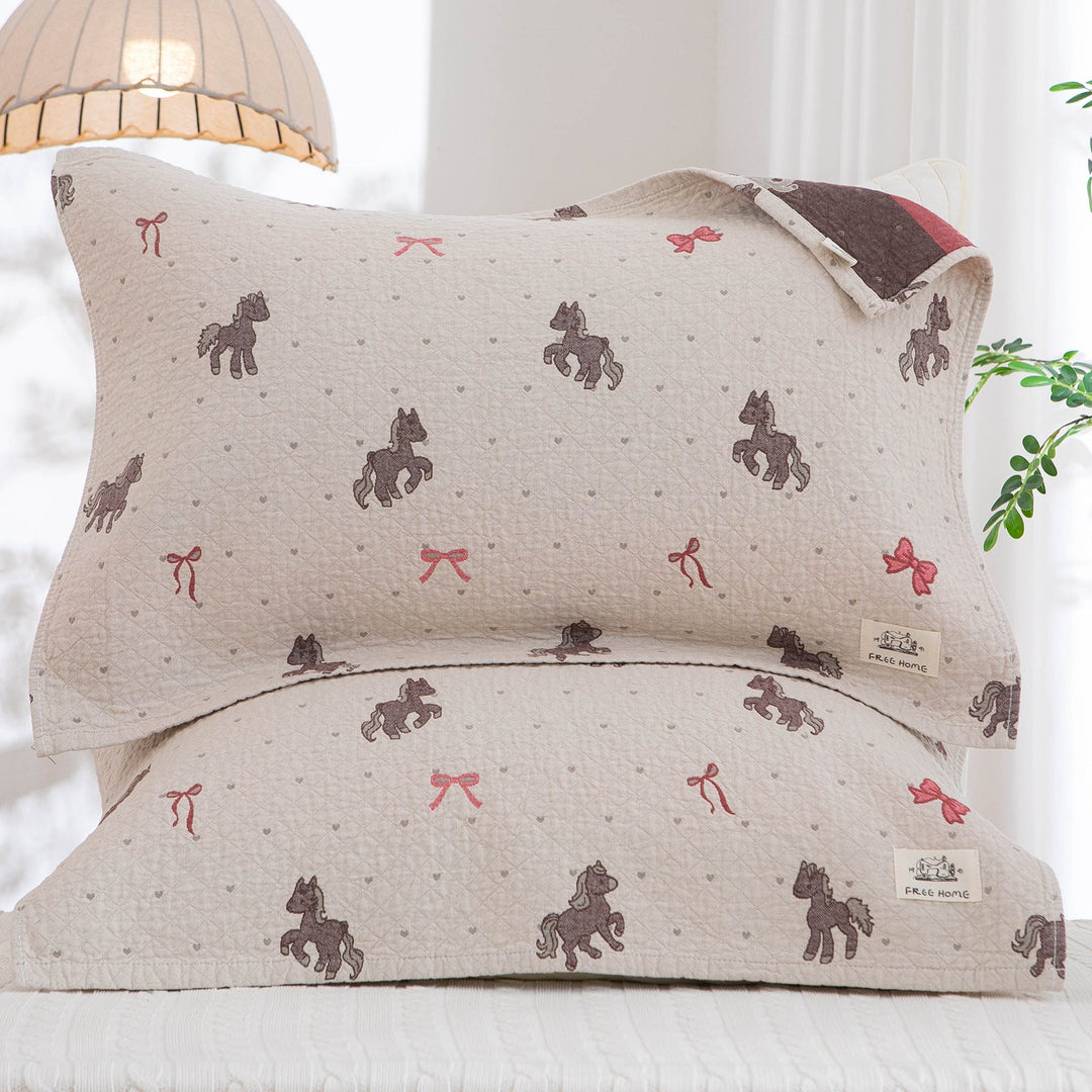 Ladies pillowcase with playful horse motif Kalsten