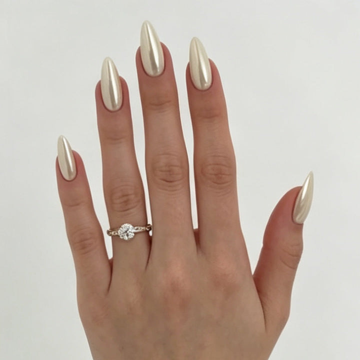 Trendy and Shiny Artificial Nails Kalsten