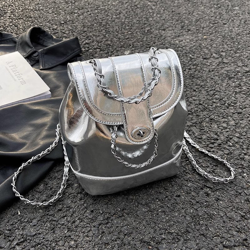 Chic Chain-accented Bucket Handbag Kalsten