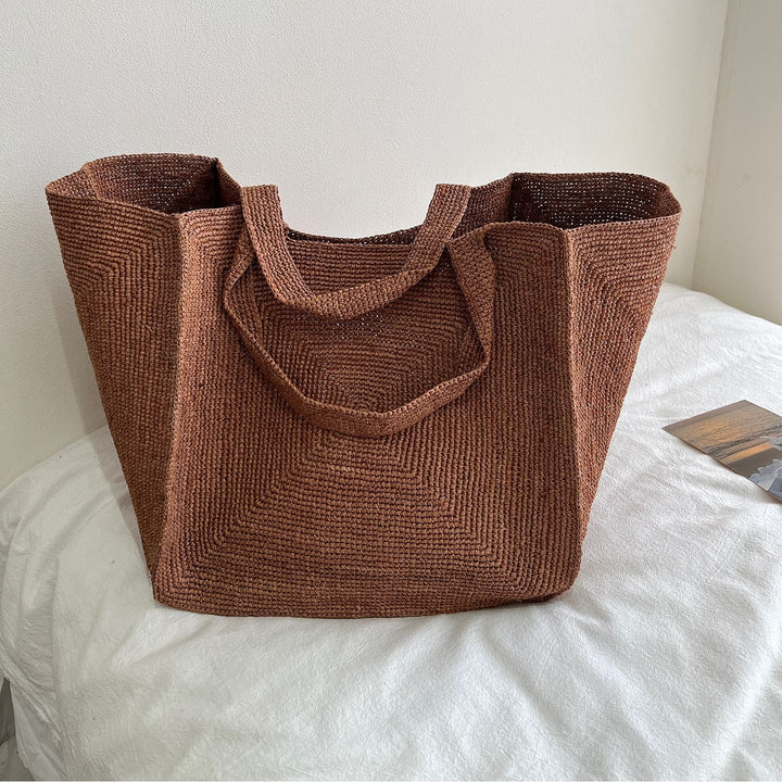 Handcrafted straw bag with stylish design Kalsten