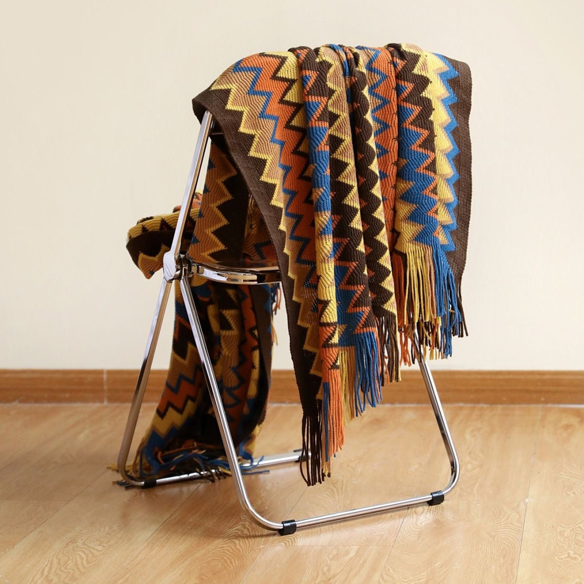 Vibrant Zigzag Pattern Throw Blanket