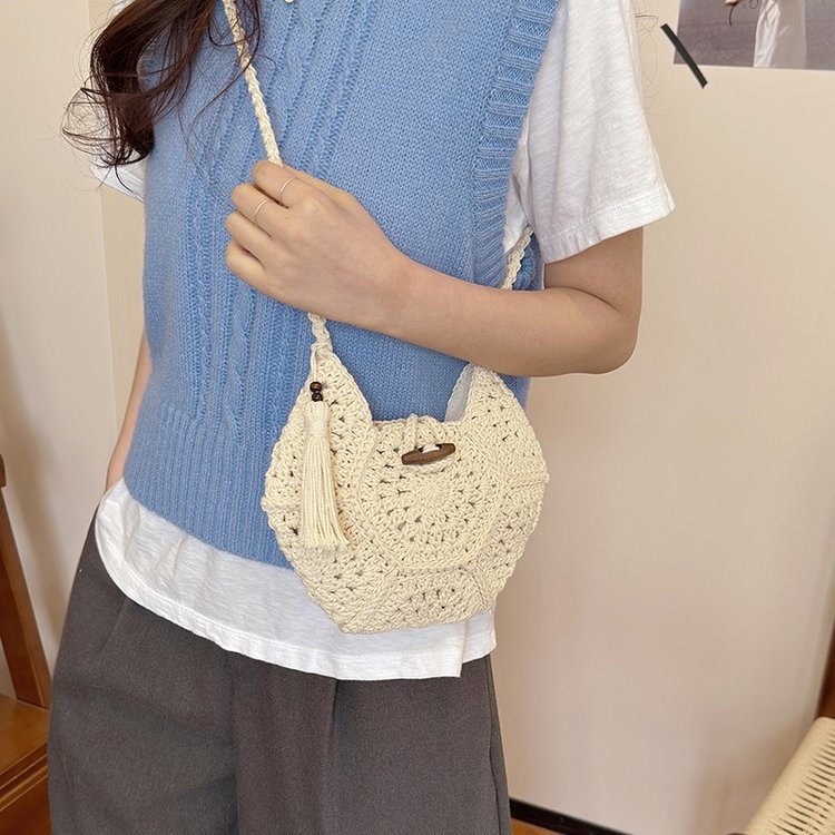 Hand-knotted shoulder bag with tassels Kalsten