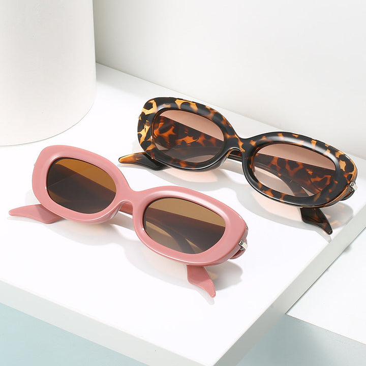 Ladies stylish sunglasses with elegant, curved frame Kalsten