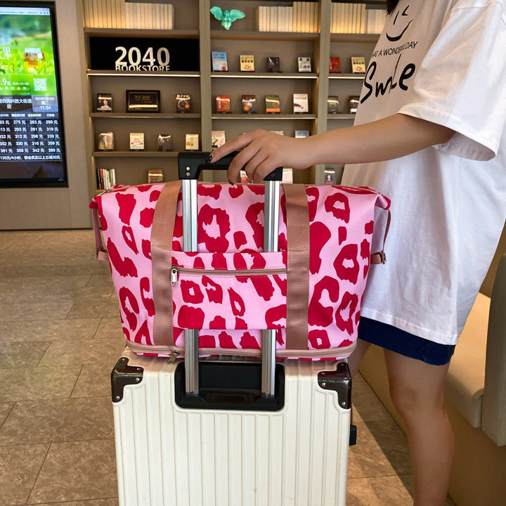Sporty travel bag with innovative design and plenty of storage Kalsten