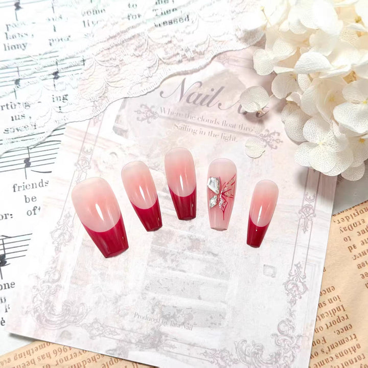 Artificial High Gloss Artificial Nails with Elegant Decorations Kalsten