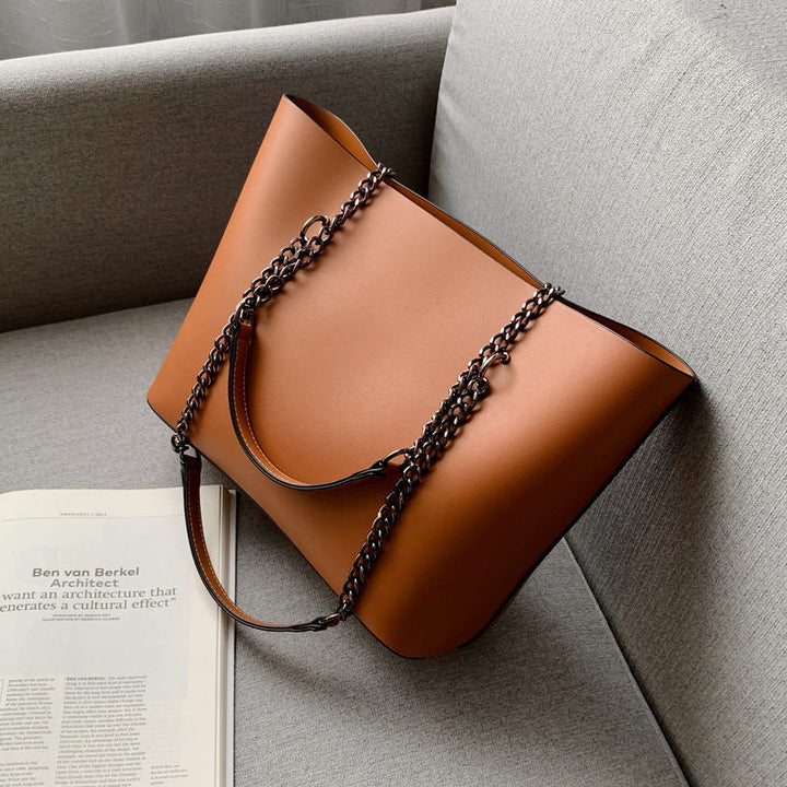 Elegant shoulder bag in minimalist design Kalsten