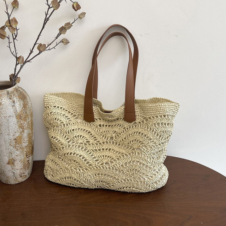 Handbag made of high-quality woven natural material with elegant leather handles Kalsten