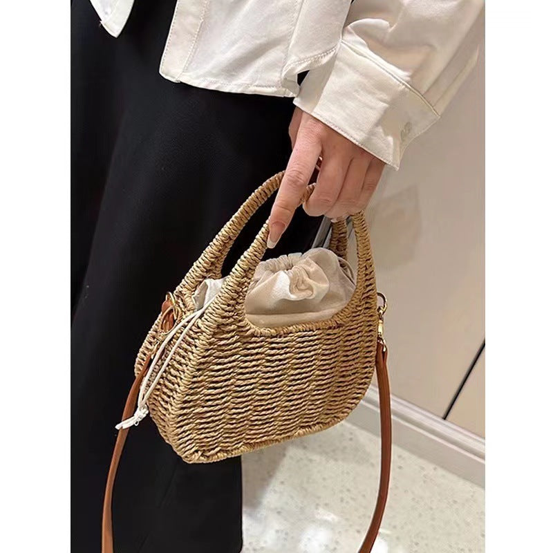 Fashionable wicker handbag with elegant leather detail Kalsten