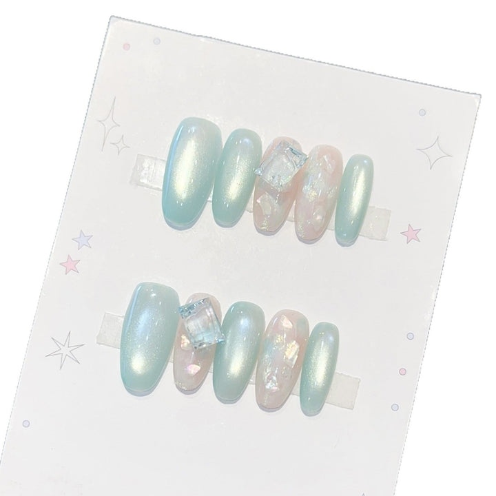 Glamorous artificial nails with shimmering accents Kalsten