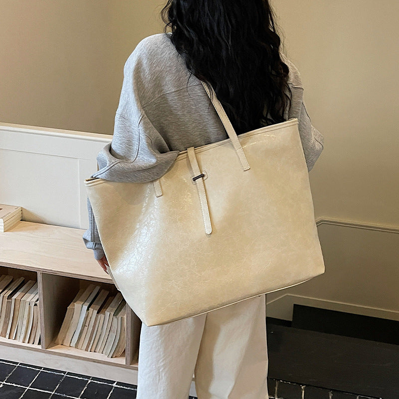 Elegant and Spacious Tote Bag Kalsten