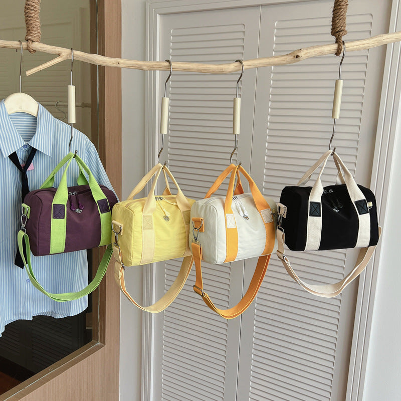 Stylish sports bag with adjustable shoulder strap Kalsten