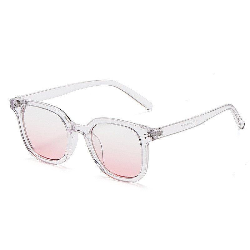 Women striking retro sunglasses with yellow-tinted lenses Kalsten